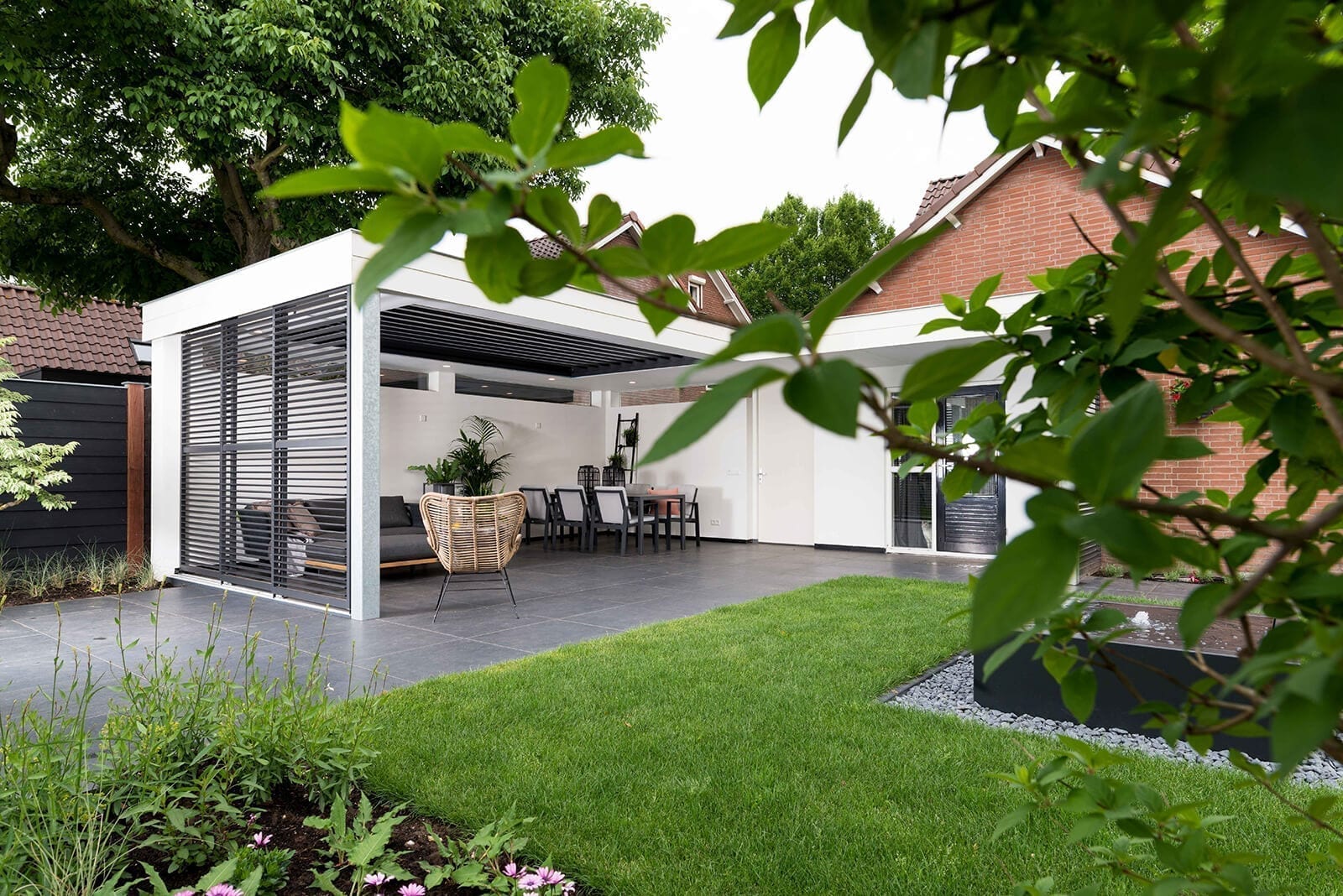 Terrasoverkapping lamellen Vince Van van Ee Renson